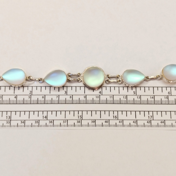 Frosted Irridescent Glass Bracelet - Picture 5 of 6